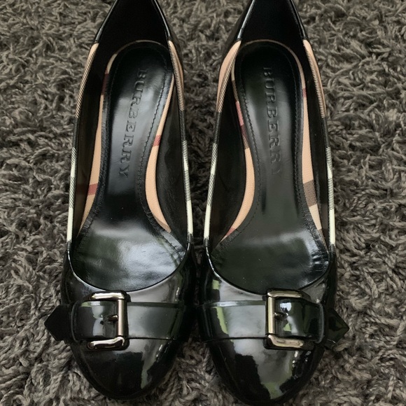 Burberry heels - Picture 1 of 5